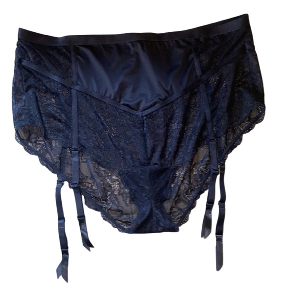 Excellent Condition Torrid size 3 panties with garters - Picture 2 of 5